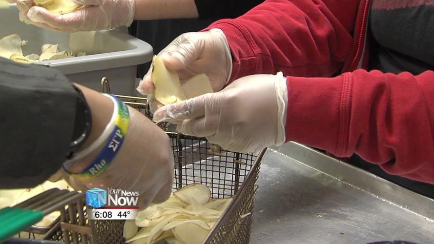 Students volunteer at Our Daily Bread Soup Kitchen1.jpg
