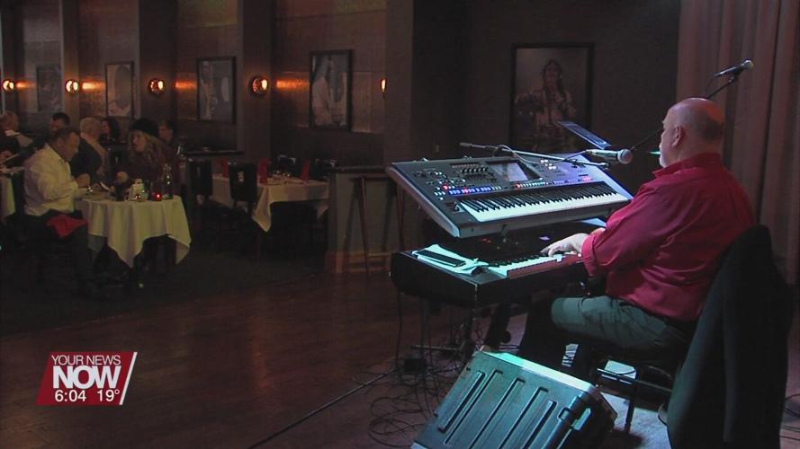 V-Day in Lima brings couples out for a romantic evening