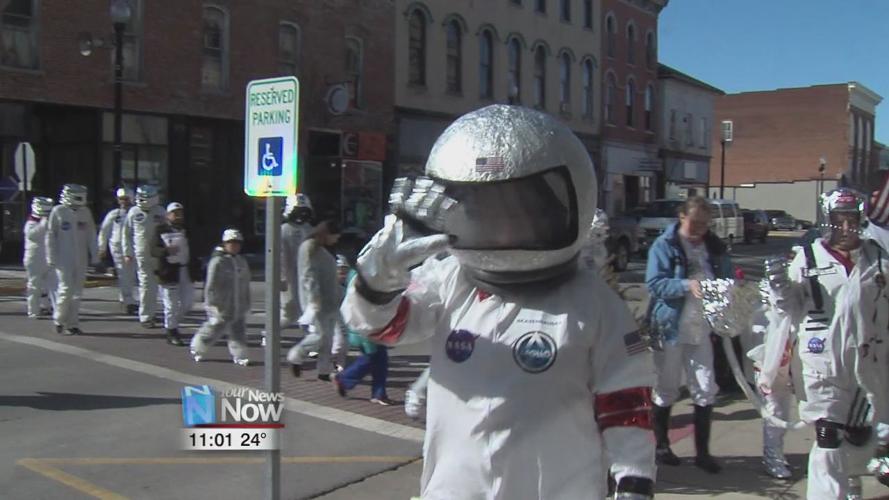 Wapakoneta sets world record for people dressed like Astronauts
