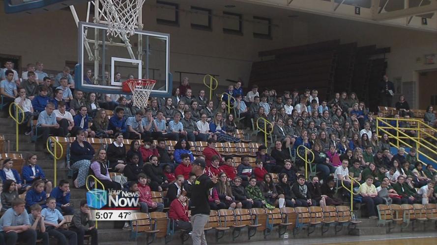 Motivational speaker Tony Hoffman speaks with students in Delphos
