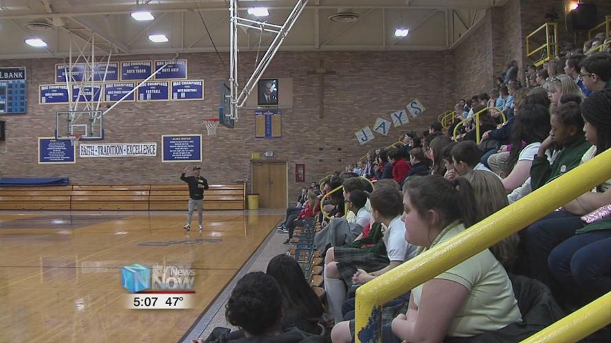 Motivational speaker Tony Hoffman speaks with students in Delphos