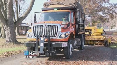 Crews begin picking up leaves around Lima