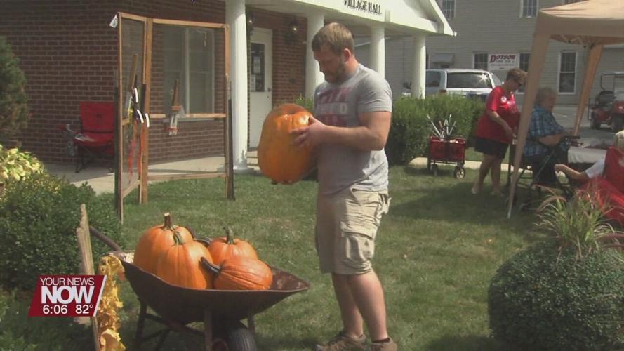 Cridersville Garden Club holds mum & scarecrow sale