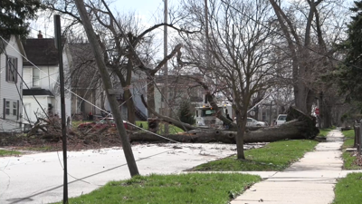 Strong winds cause widespread power outages across northwest Ohio