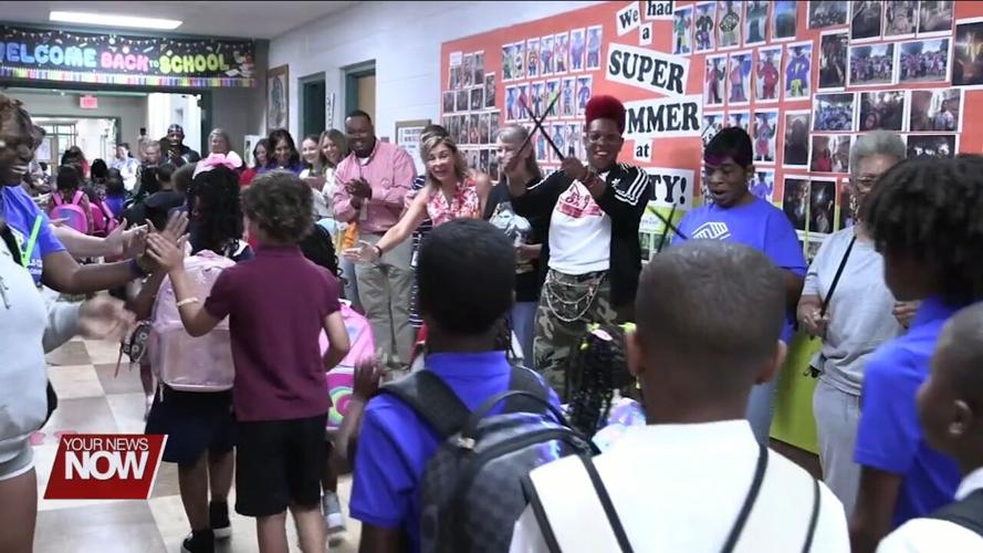 Kids receive a warm welcome back with clap-in at Lima City Schools