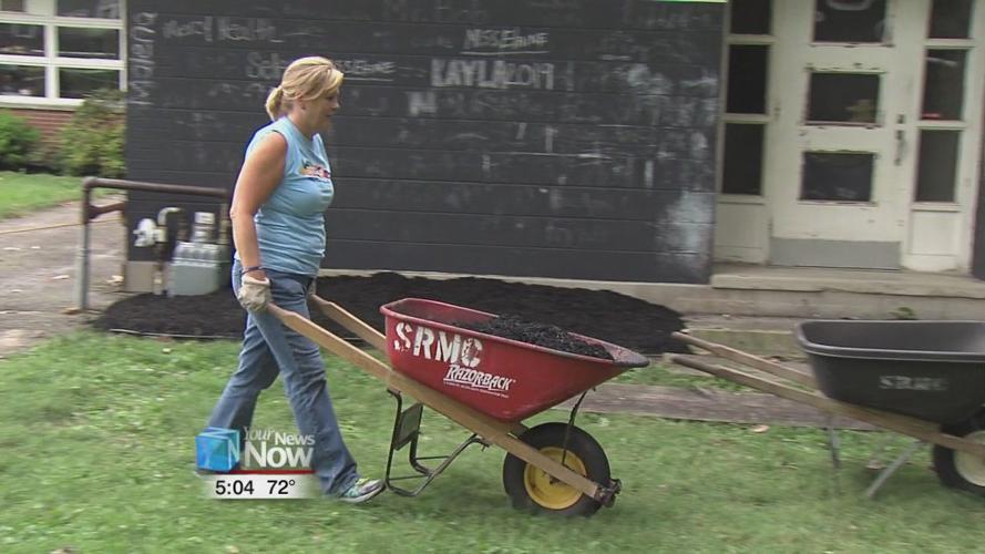 Over 300 volunteers roll up their sleeves for United Way Day of Caring in Lima 3.jpg