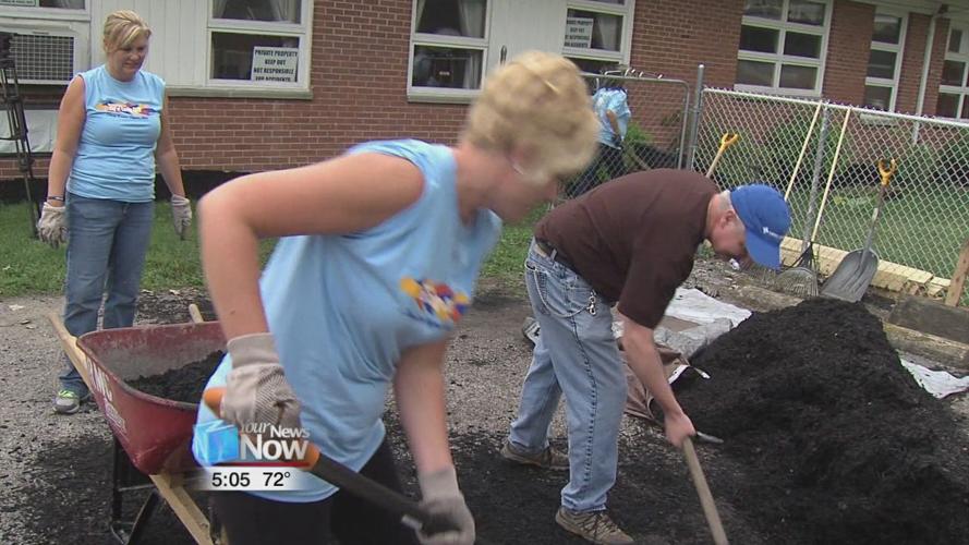 Over 300 volunteers roll up their sleeves for United Way Day of Caring in Lima 2.jpg