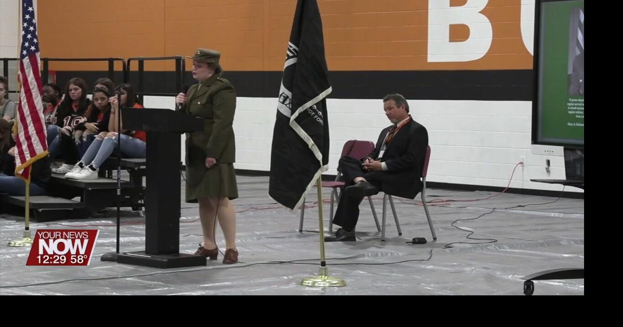 Elida Middle School honors veterans during school assembly News
