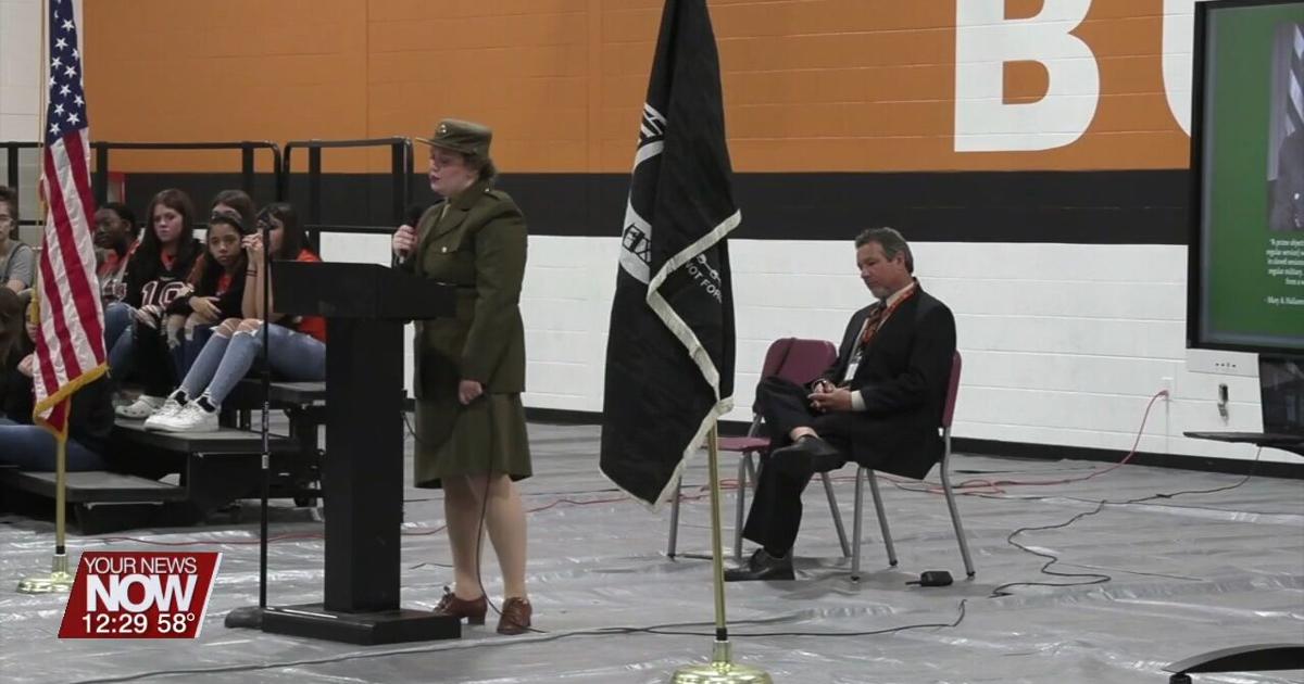 Elida Middle School honors veterans during school assembly News