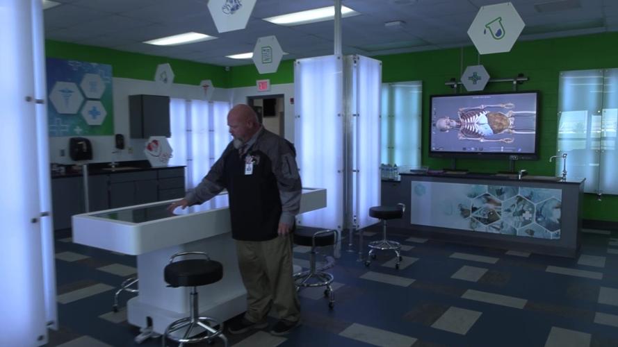 Lima Senior introduces virtual dissection table through Mercy Health partnership