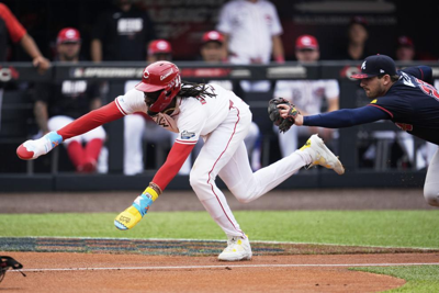 Cincinnati Elly De La Cruz is tagged out