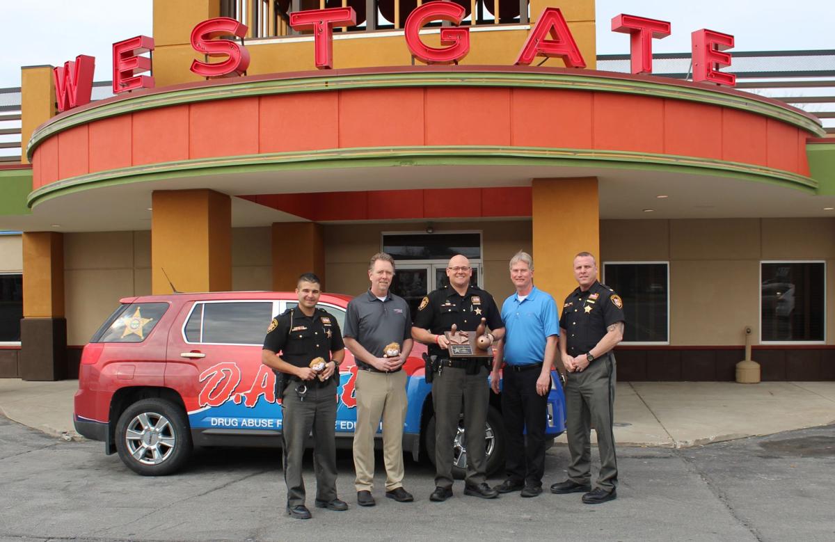 Owners Of Westgate Entertainment Center Awarded Civilian Commendation News Hometownstations Com