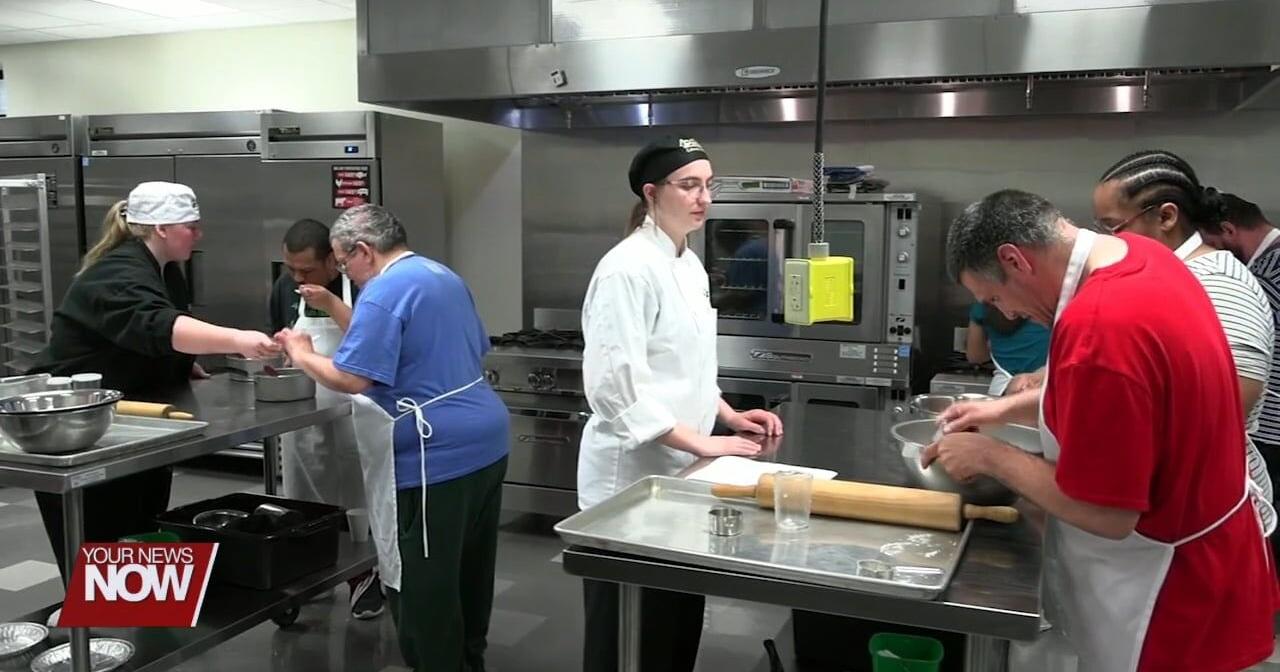 FANS from Allen County Board of DD learn how to make pot pies thanks to Apollo culinary students - Vimarsana News