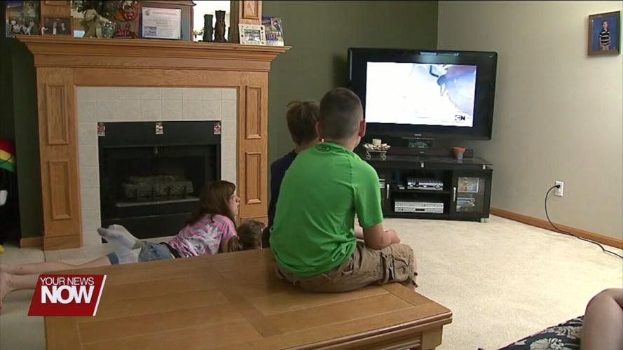 Doctors recommend parents monitor kids screen time
