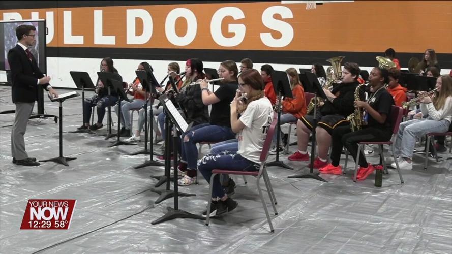 Elida Middle School honors veterans during school assembly News
