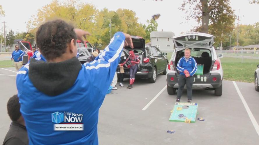 Unity Elementary students participate in Trunk or Treat