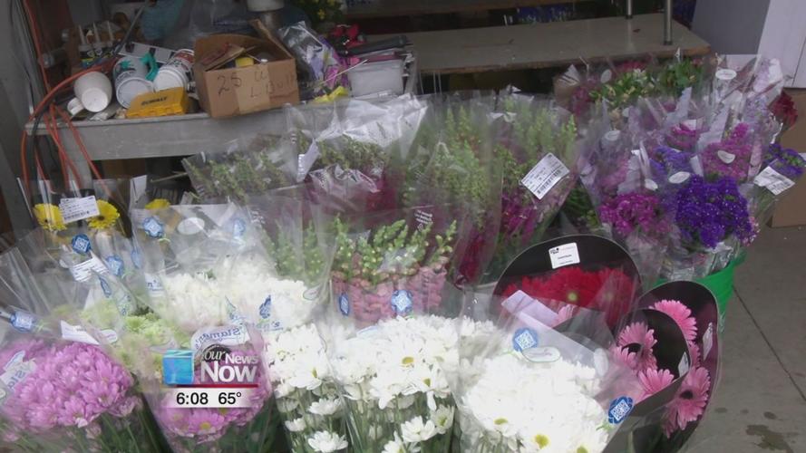 Florists hopeful sales will be up this Mother's Day despite COVID-19 protocol