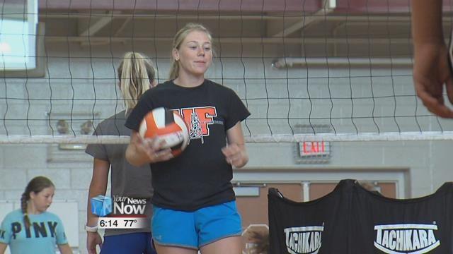 Middle Schoolers Learn Tips From University Of Findlay Volleyball