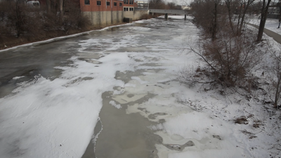 Fluctuating temperatures make ice more dangerous than it appears
