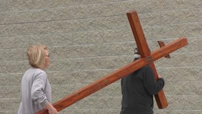 Leipsic community reflects on Holy Week with annual Cross Walk