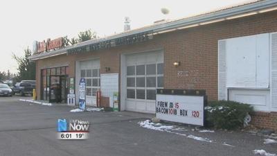 Man with knife robs Brookside Drive-Thru