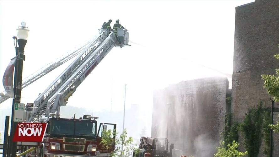 A fire breaks out at a downtown Lima building under reconstruction