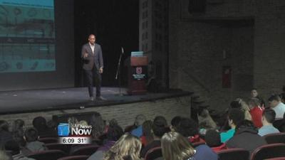 OSU Professor talks with students as part of 2018 Stardust program