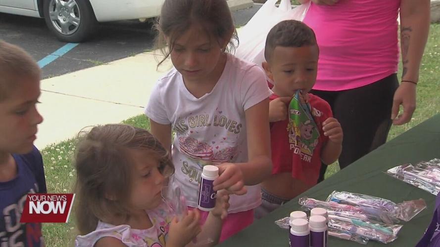 Free meals passed out to kids in need in Lima