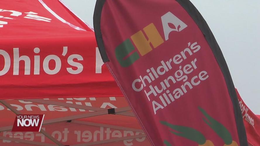 Free meals passed out to kids in need in Lima