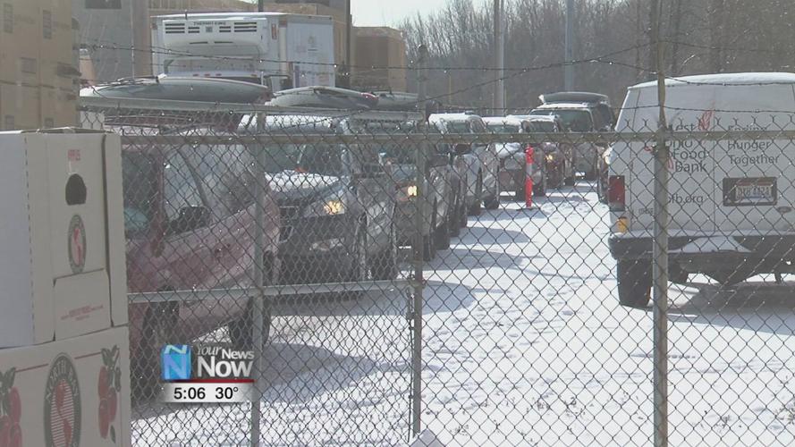 Pop-up food bank serves hundreds in Lima