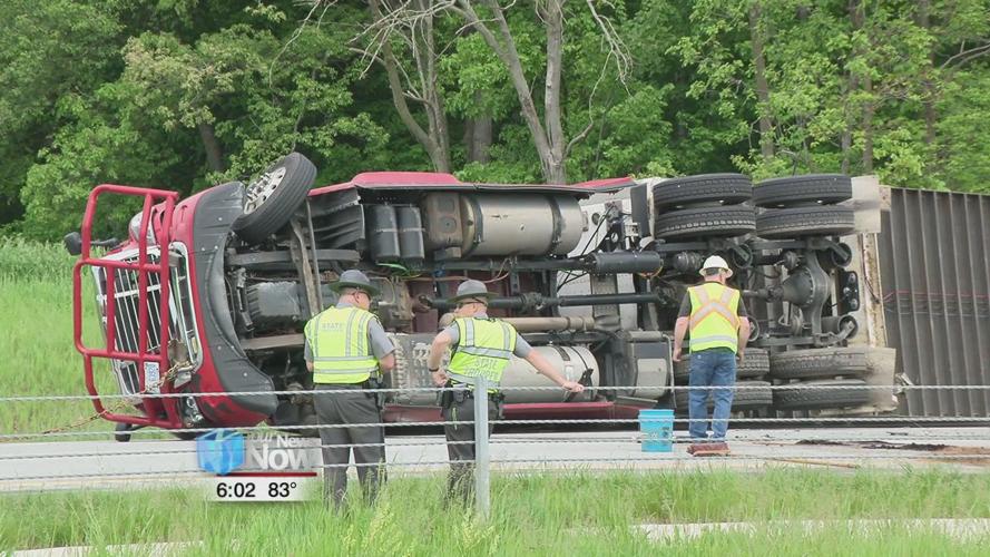 Semi truck overturns on I-75