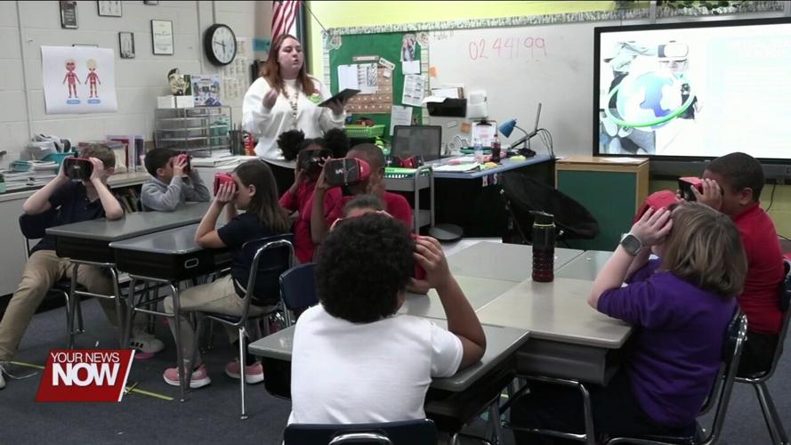 Heritage Elementary Third Graders use virtual reality to learn about the human muscle system