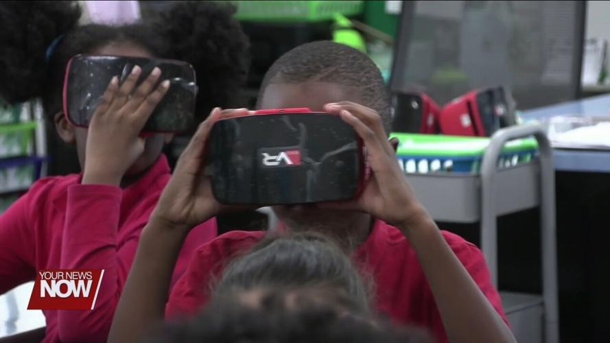 Heritage Elementary Third Graders use virtual reality to learn about the human muscle system