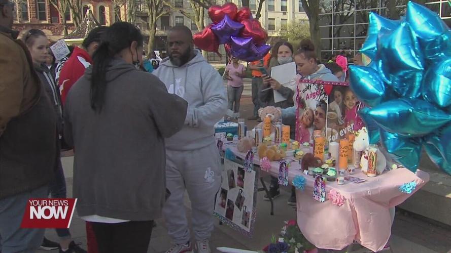 Friends and family hold vigil to remember Ma'Laya Dewitt