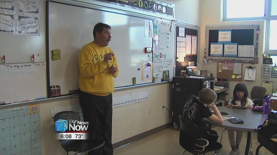 Ohio man dedicates himself into motivating students after losing his sight 1.jpg