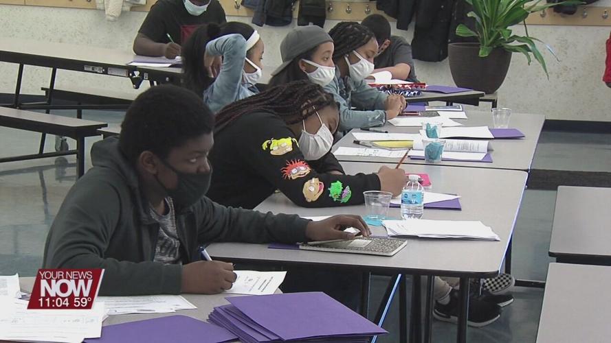 Youth for Change mentoring young artists in Lima