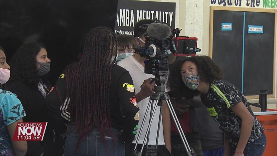 Youth for Change mentoring young artists in Lima