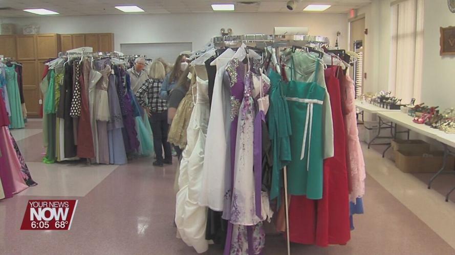 Diva's Den provides free dresses for high schoolers going to prom