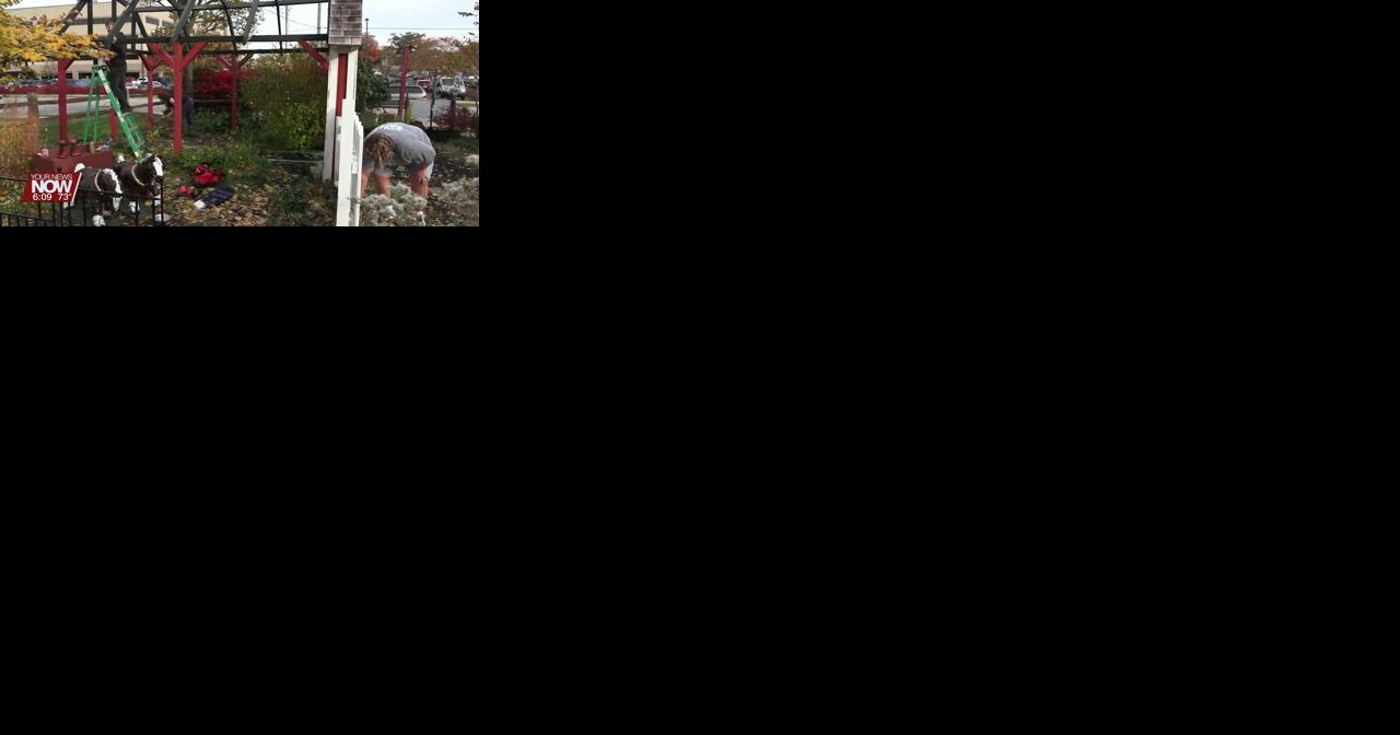 Allen County Master Gardeners and Lowe's team up for seasonal garden cleaning - Vimarsana News