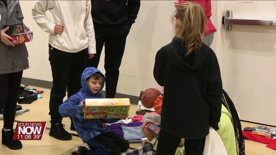 Elida Girls Basketball Team delivers presents to families staying at