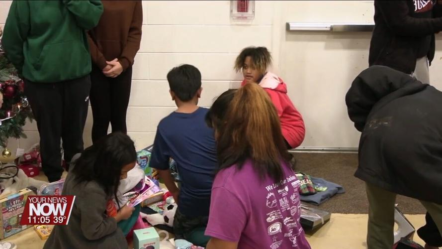 Elida Girls Basketball Team delivers presents to families staying at