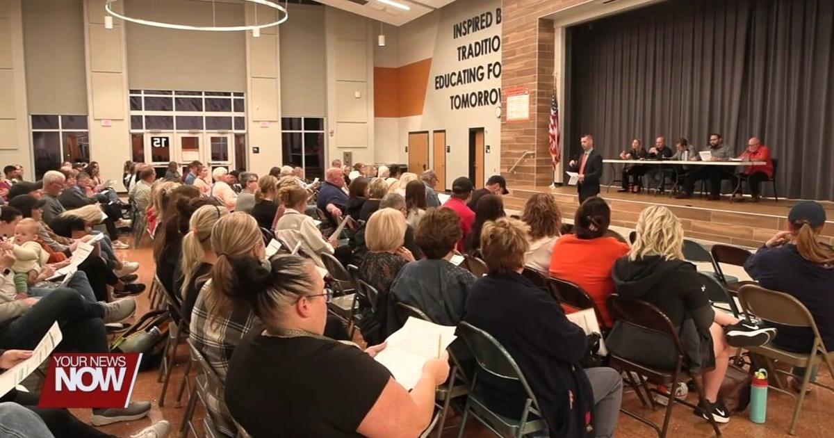 Elida residents address school board on the district's financial