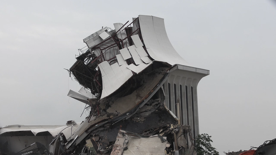 Macy's Tower comes down ending an era of an architectural landmark