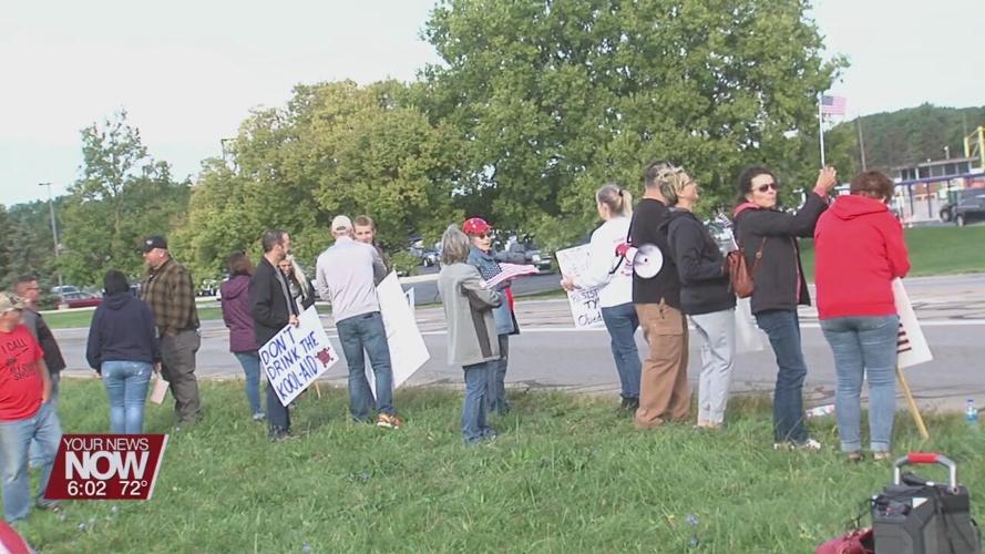 Medical freedom group holds protest outside P&G Lima to support employees