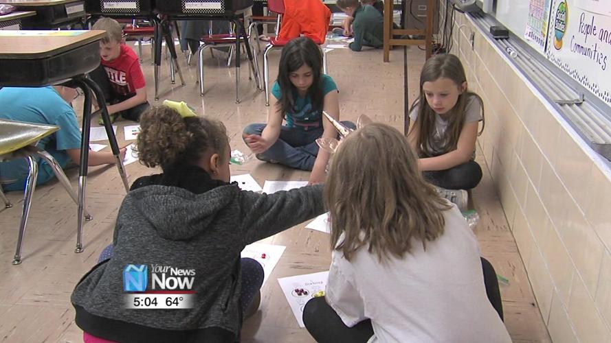 Landeck Elementary students tour Delphos schools 2.jpg
