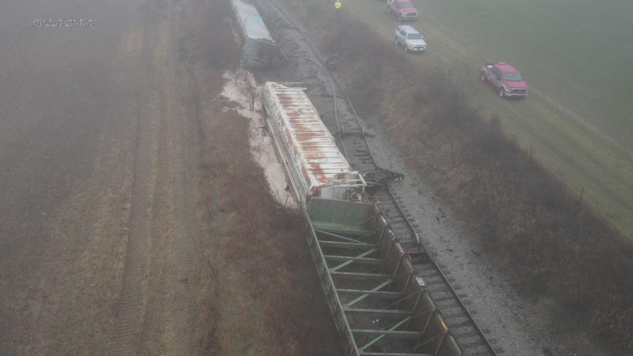 Crews called in to clean up fertilizer after a train derails in Auglaize County
