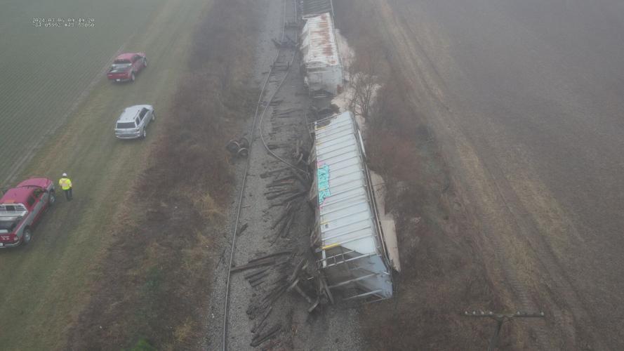 Crews called in to clean up fertilizer after a train derails in Auglaize County