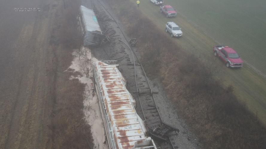 Crews called in to clean up fertilizer after train derailment in Auglaize County