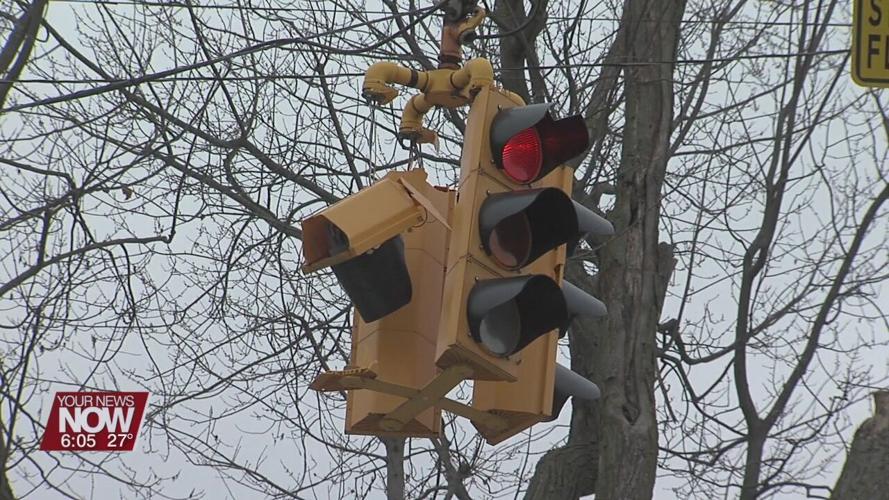 Semi truck causes damage in Lima
