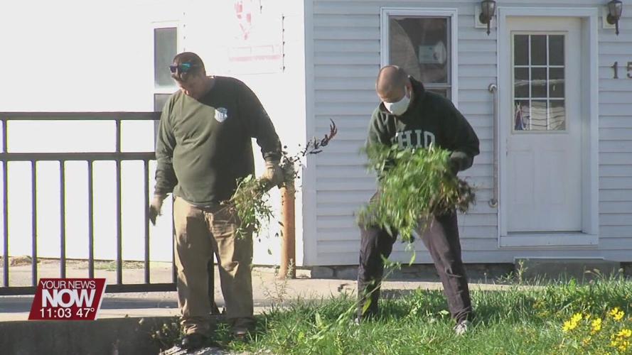 Volunteers help with cleanup of Delphos Canal